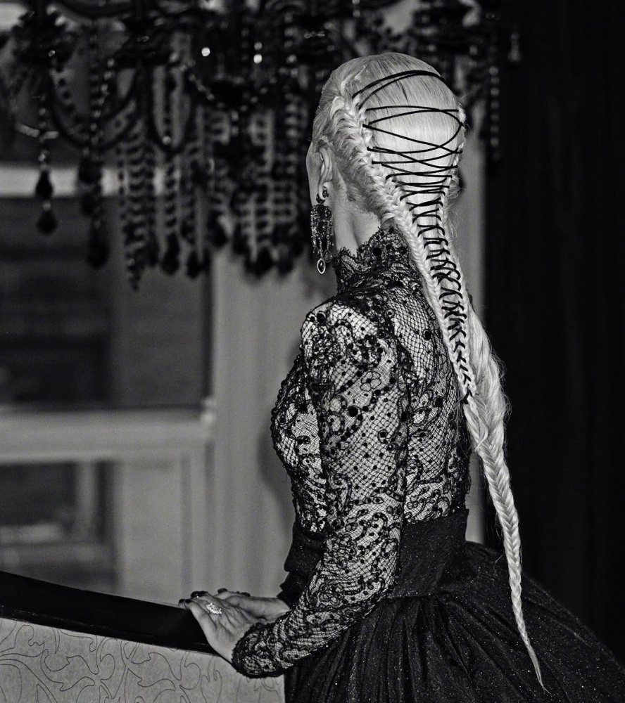 Ideya Pricheski Na Novyj God Kosy S Korsetom Iz Lent