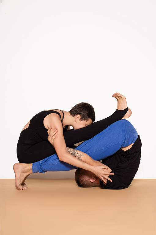 обустройка в игре тока бока. гимнастические упражнения для двоих. поддержки для двоих. планка в паре. как играть в току боку вдвоем.